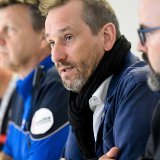Le président de la Ville de La Chaux-de-Fonds Jean-Daniel Jeanneret, deuxième depuis la droite, a parlé d'une décision très difficile à prendre en lien avec l'annulation des éditions 2023 de la Plage des Six Pompes et de la fête du 1er août, suite...